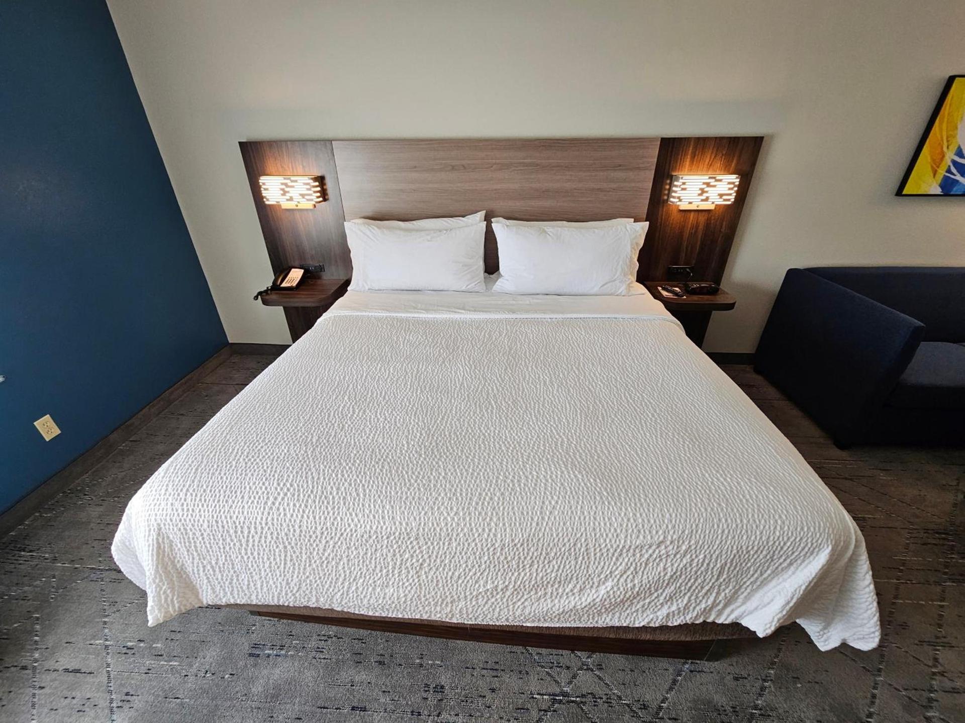Holiday Inn Express Hotel & Suites Cincinnati-Blue Ash by IHG photo 52