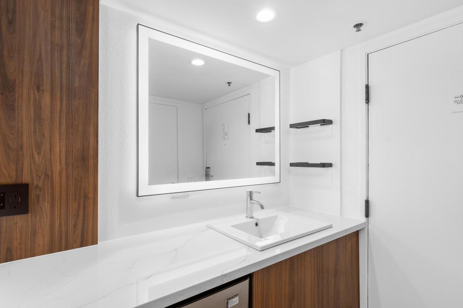 Uptown Inn - Limited Service Apart-Hotel photo 6