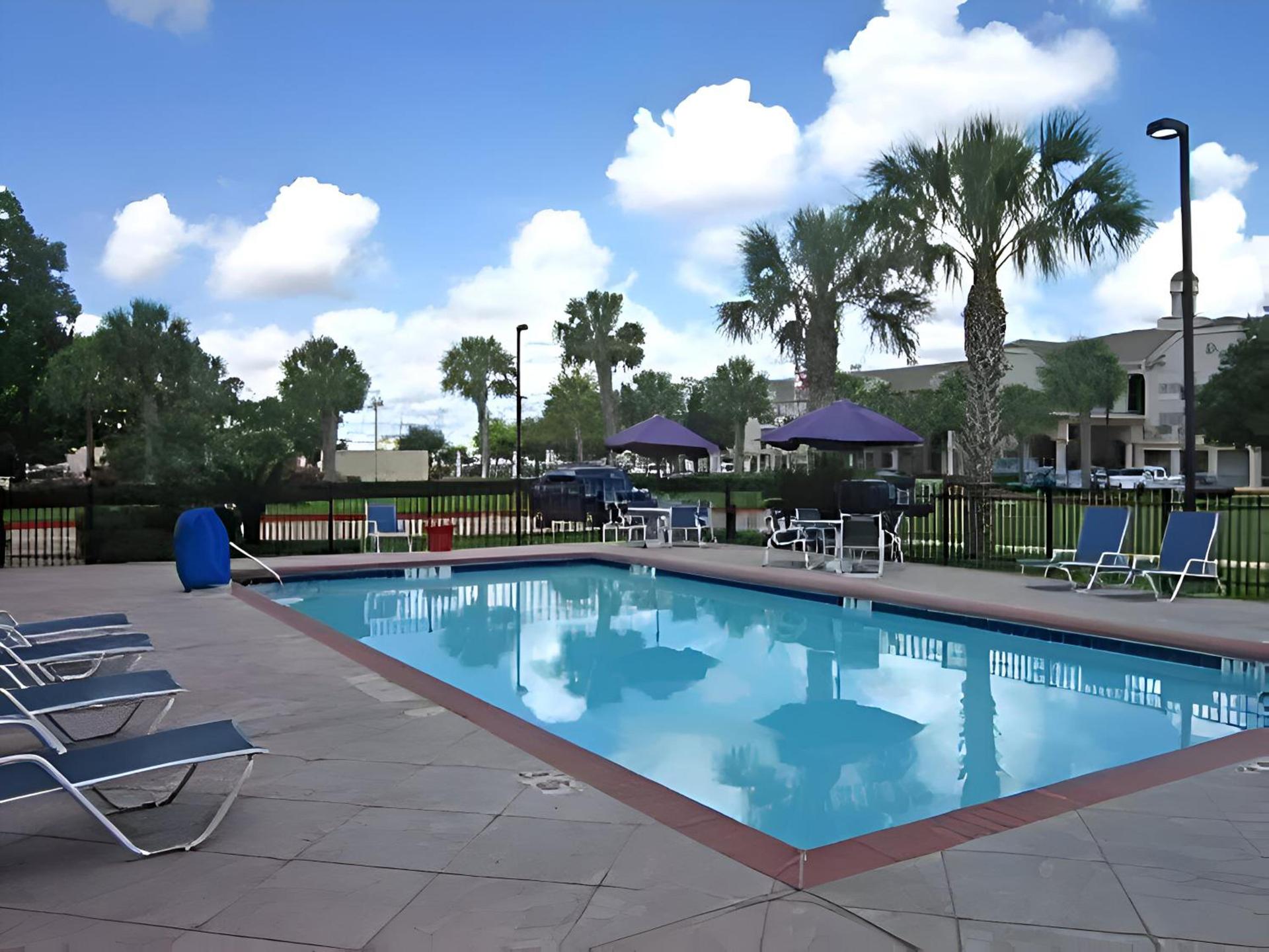 Candlewood Suites Houston Space Center - Webster photo 33