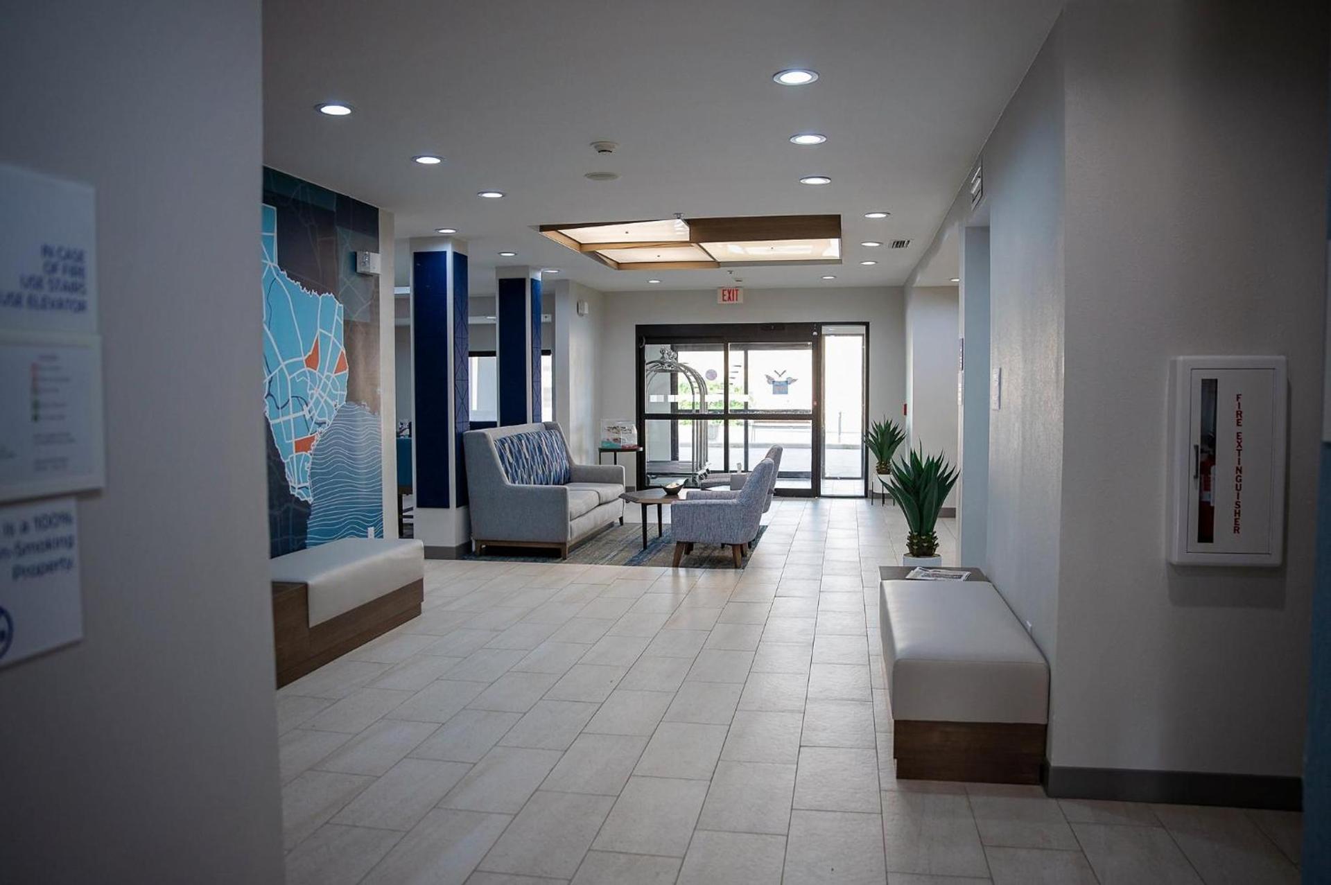Holiday Inn Express Hotel & Suites Center by IHG photo 9