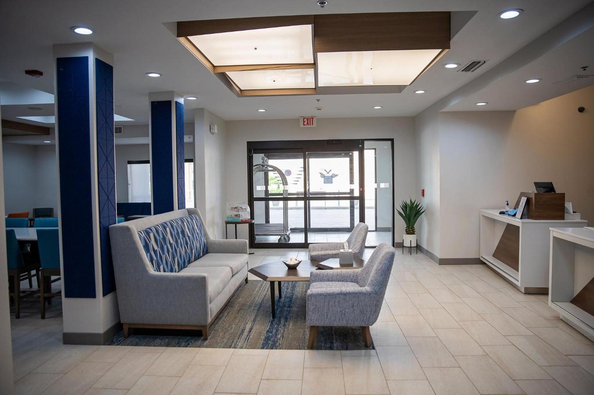 Holiday Inn Express Hotel & Suites Center by IHG photo 10