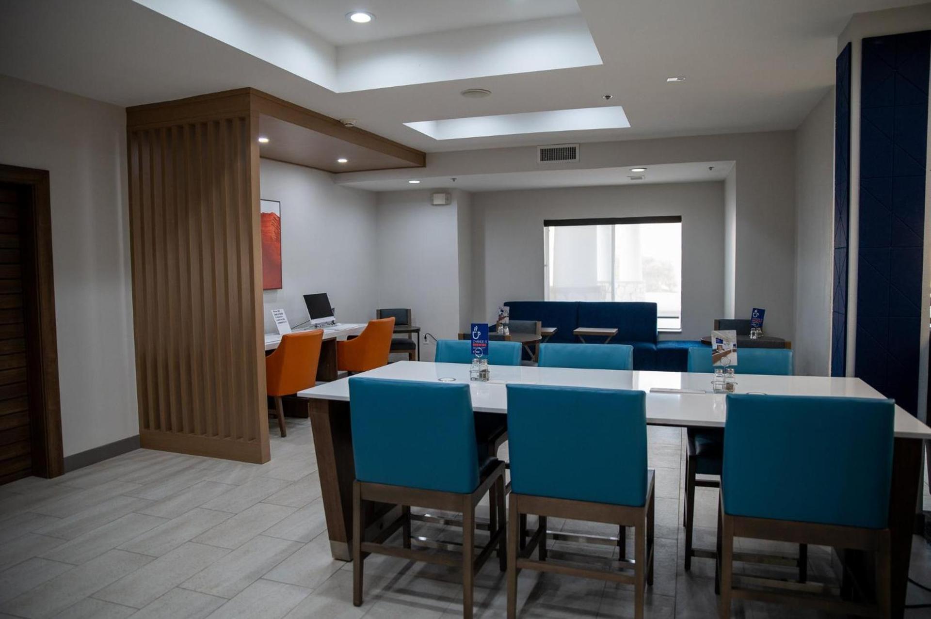 Holiday Inn Express Hotel & Suites Center by IHG photo 17