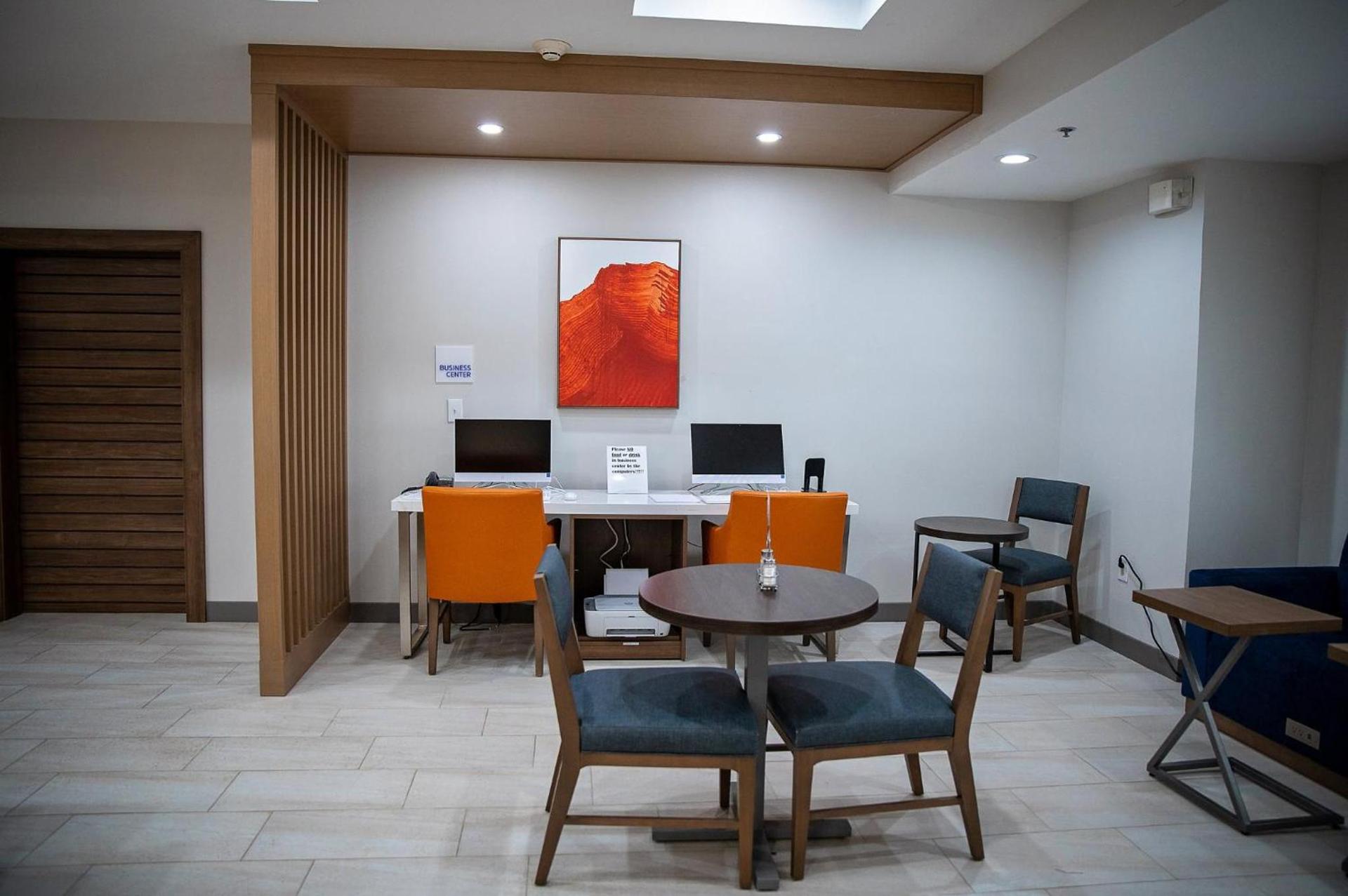 Holiday Inn Express Hotel & Suites Center by IHG photo 18