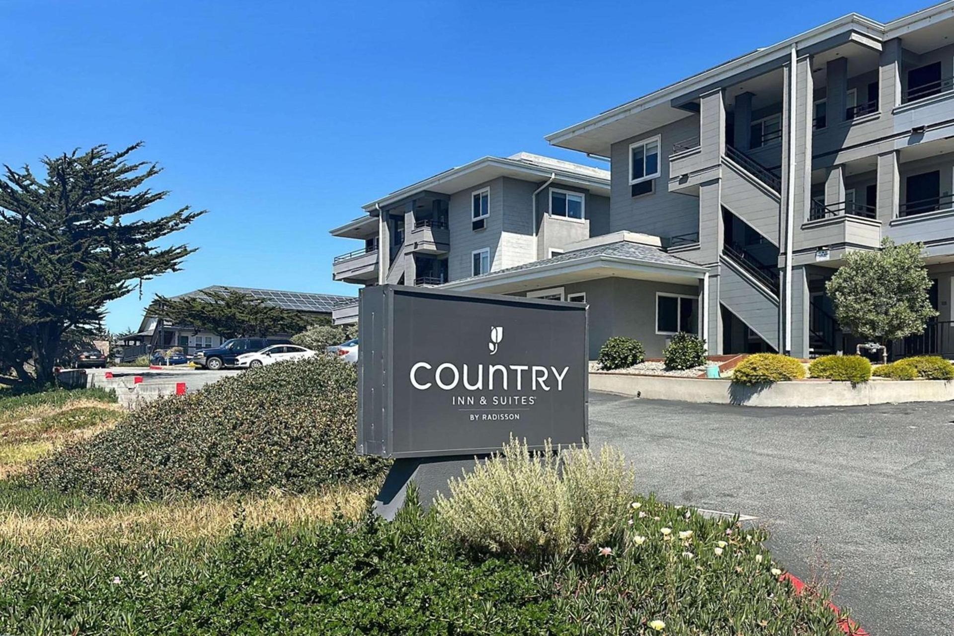 Country Inn & Suites by Radisson, Monterey Beachfront-Marina, CA — hotel in Marina
