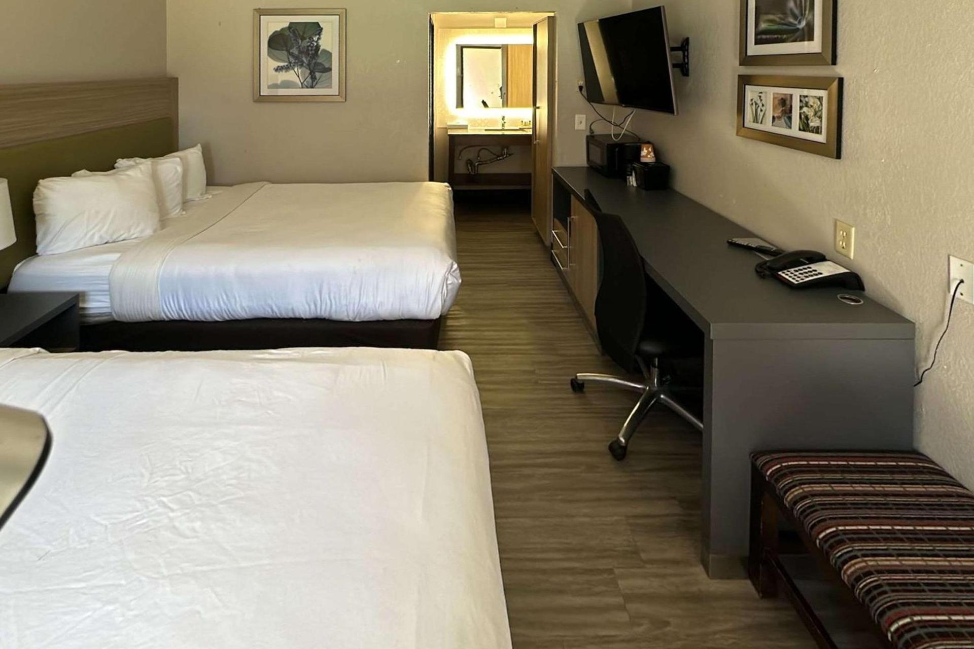 Country Inn & Suites by Radisson, Monterey Beachfront-Marina, CA photo 5