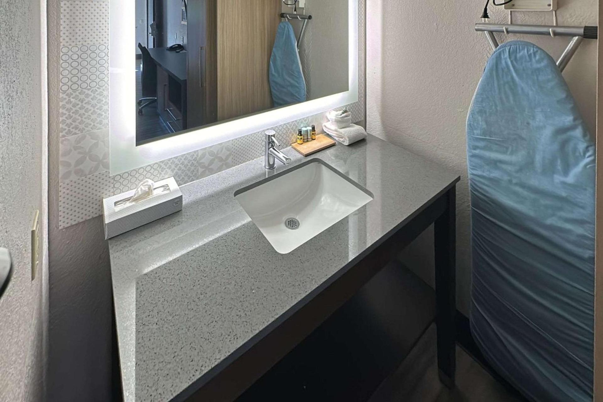 Country Inn & Suites by Radisson, Monterey Beachfront-Marina, CA photo 8
