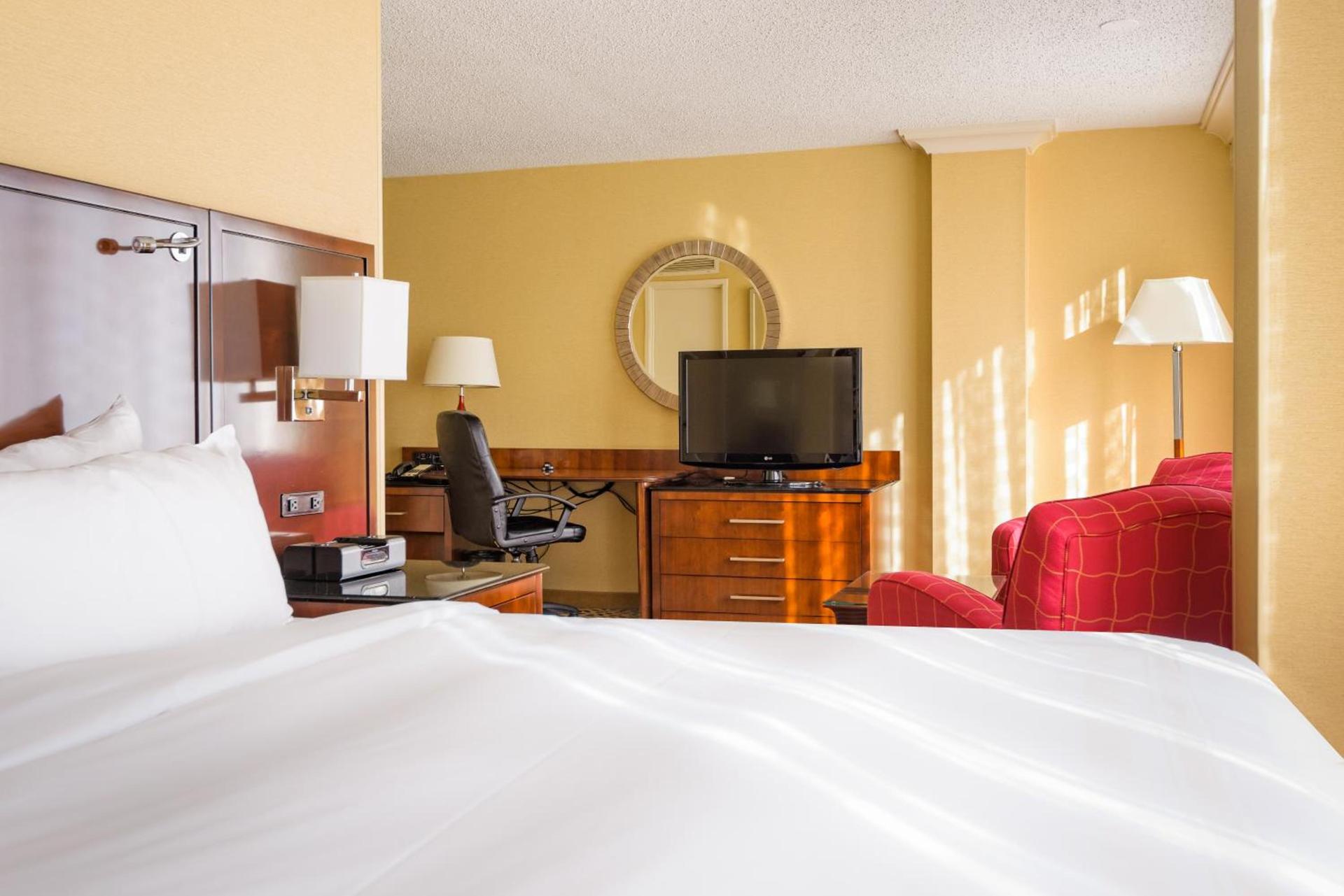 Houston Marriott Uptown by the Galleria photo 2