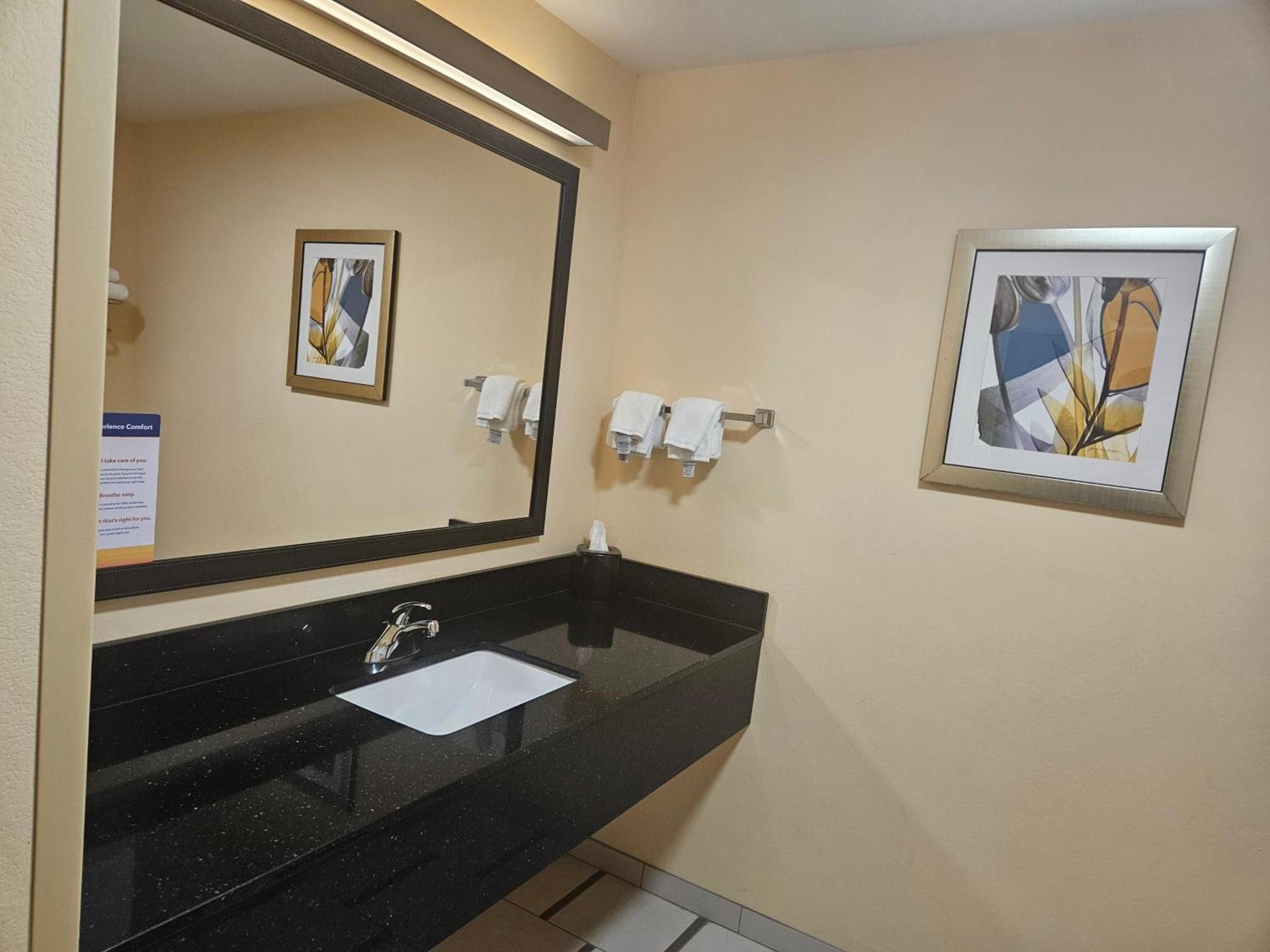 Comfort Inn & Suites Ankeny - Des Moines photo 9