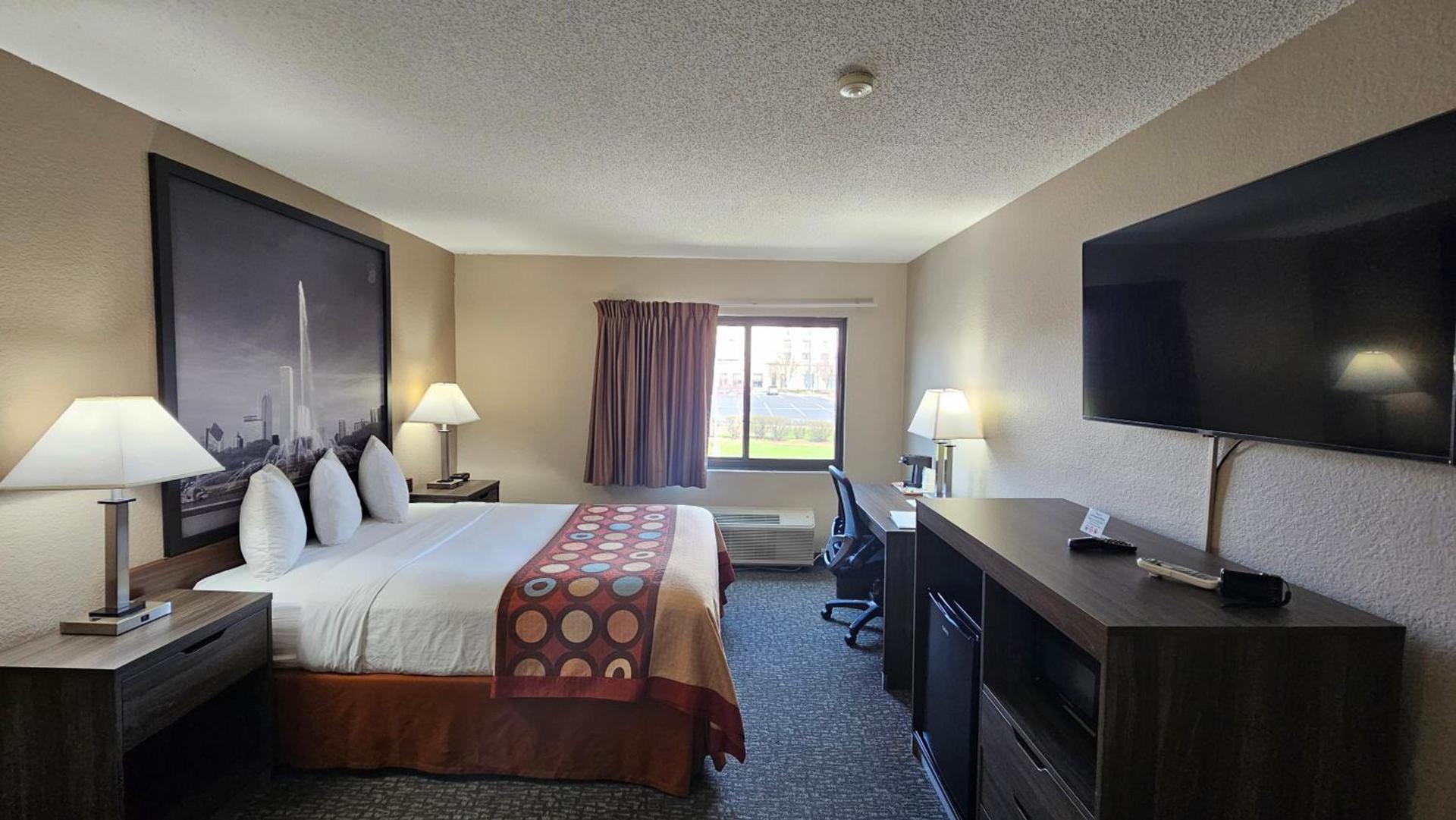 Super 8 by Wyndham Elgin photo 17