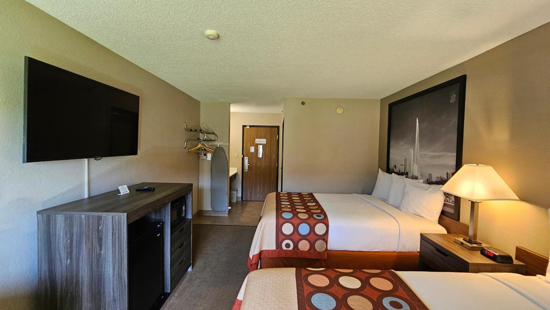 Super 8 by Wyndham Elgin photo 21