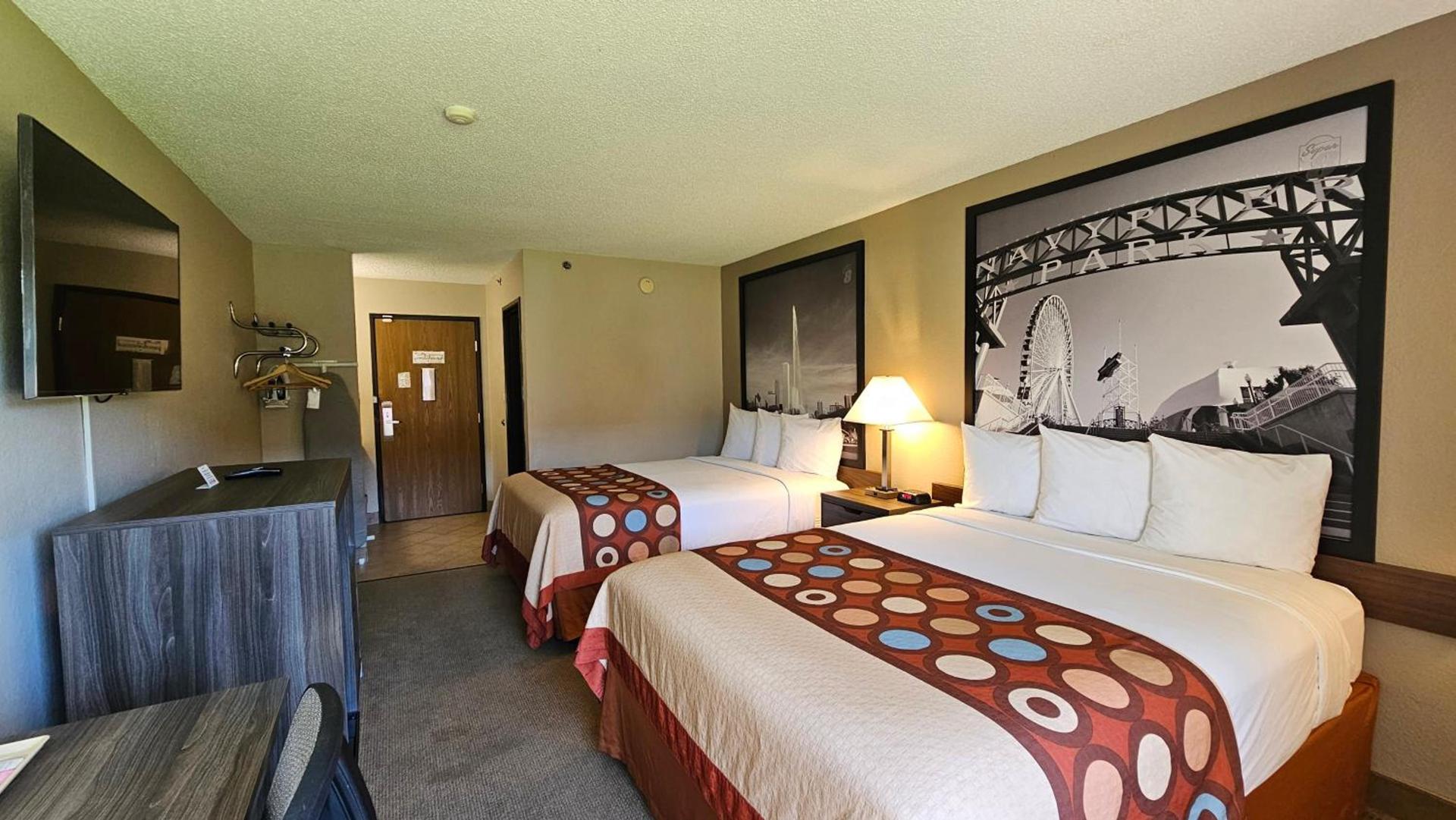 Super 8 by Wyndham Elgin photo 26