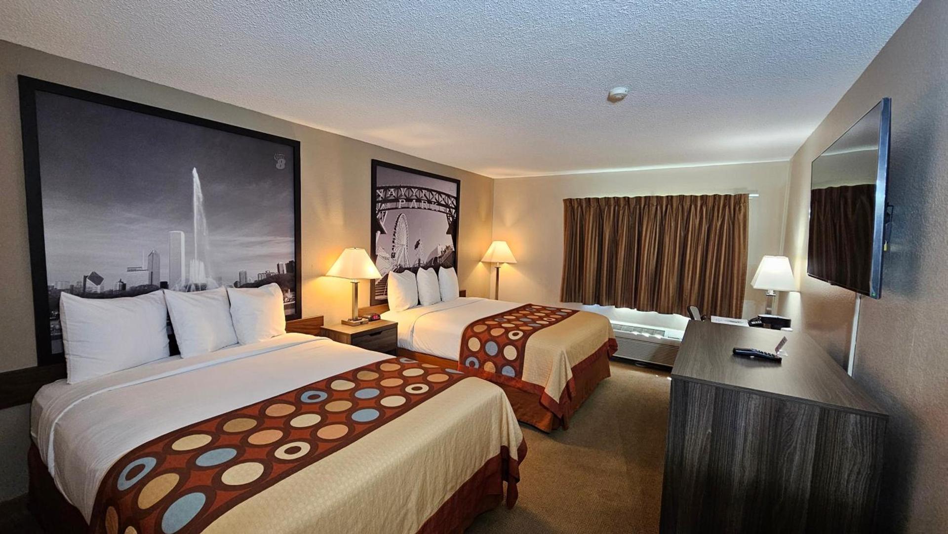 Super 8 by Wyndham Elgin photo 23