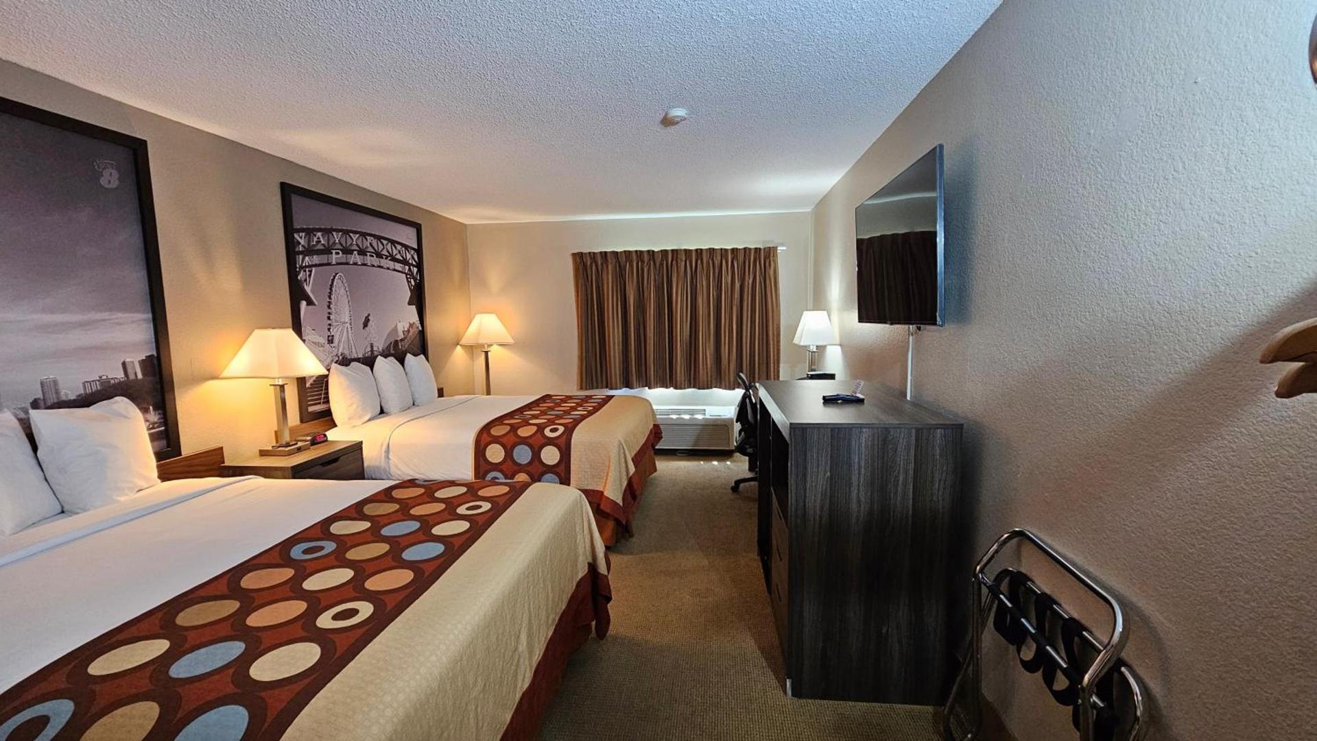 Super 8 by Wyndham Elgin photo 22