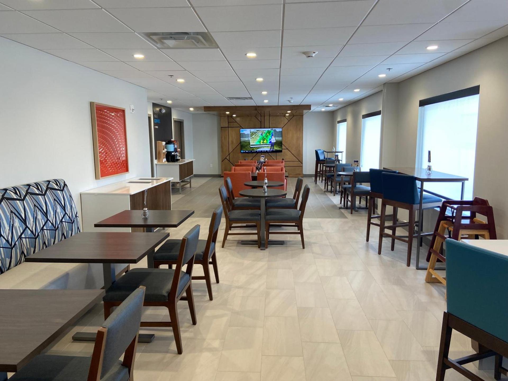 Holiday Inn Express & Suites Elyria by IHG photo 19