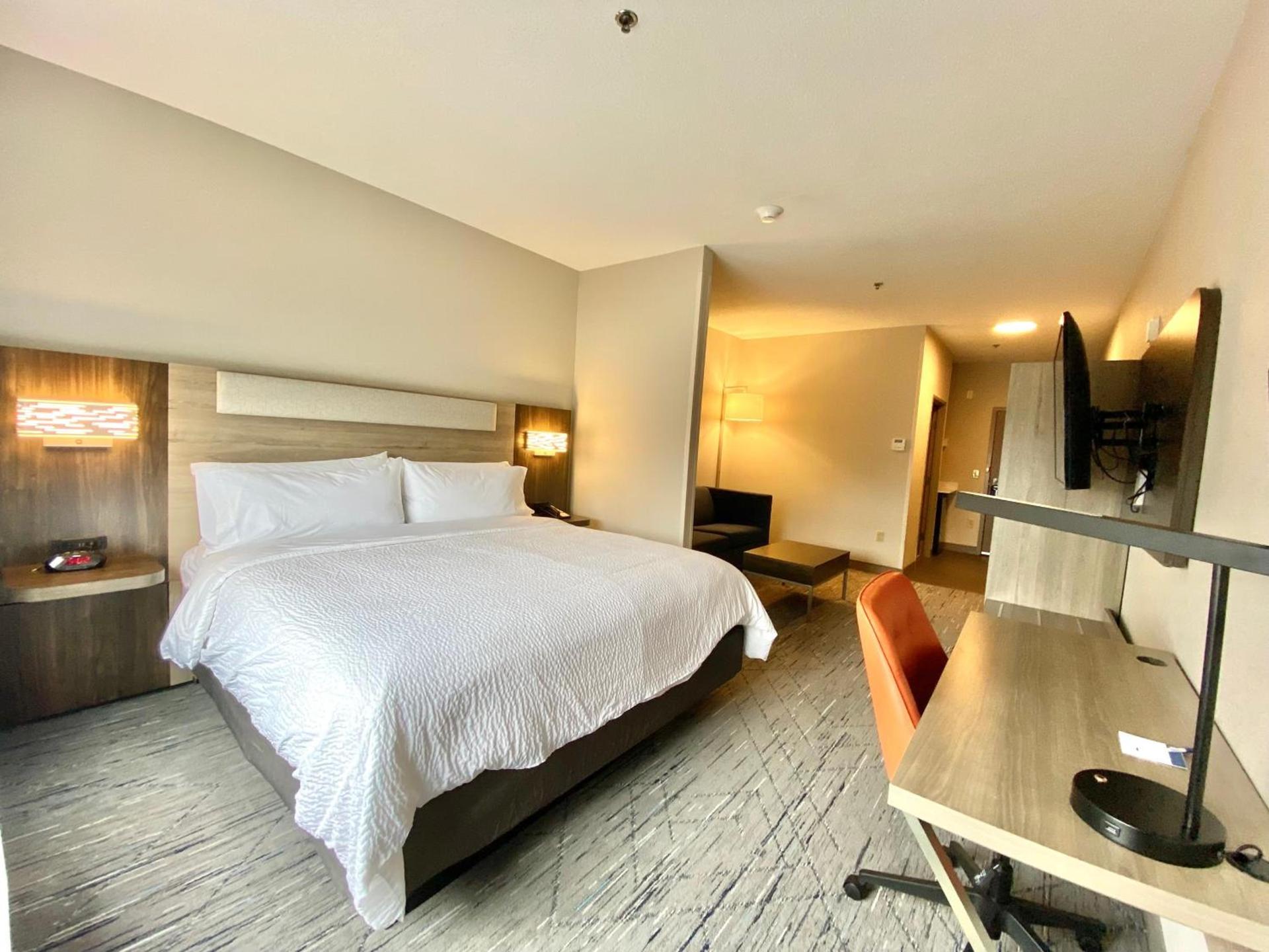Holiday Inn Express & Suites Elyria by IHG photo 6
