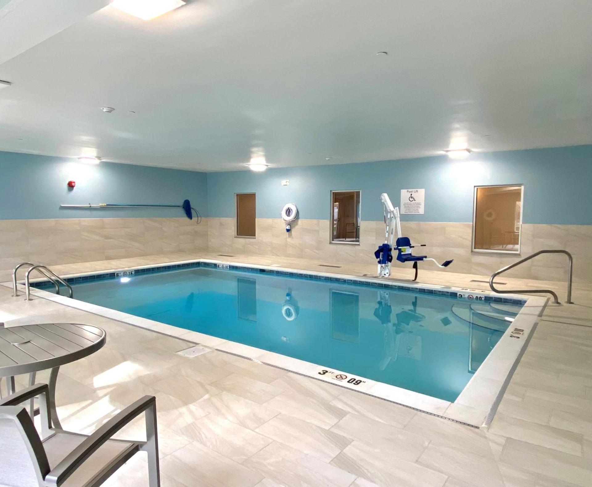 Holiday Inn Express & Suites Elyria by IHG photo 8