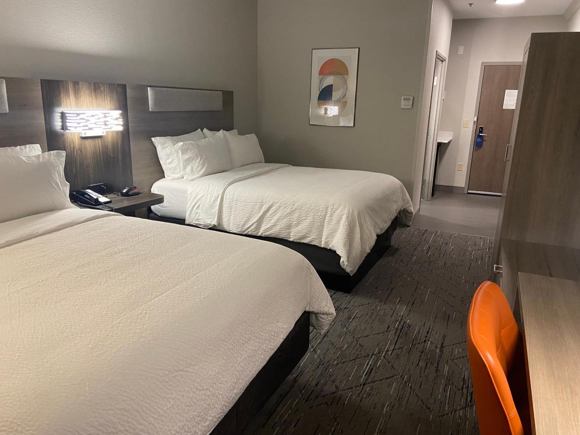Holiday Inn Express & Suites Elyria by IHG photo 13