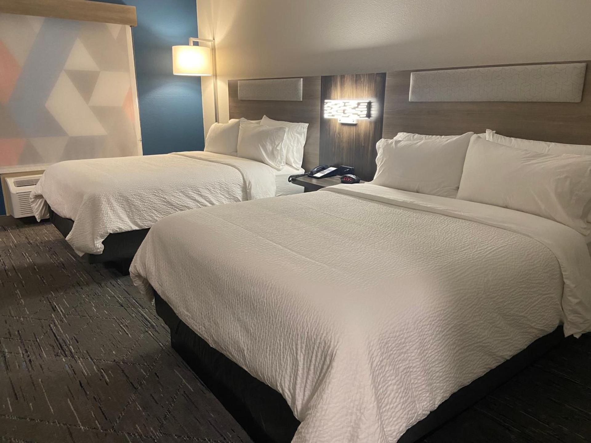 Holiday Inn Express & Suites Elyria by IHG photo 15