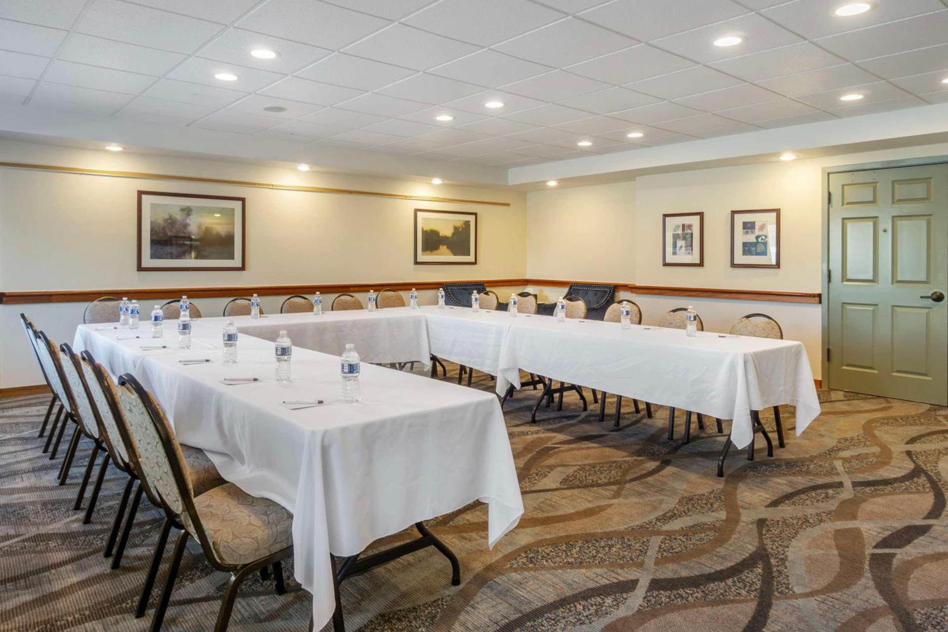 Best Western Plus Edmonds Harbor Inn photo 59