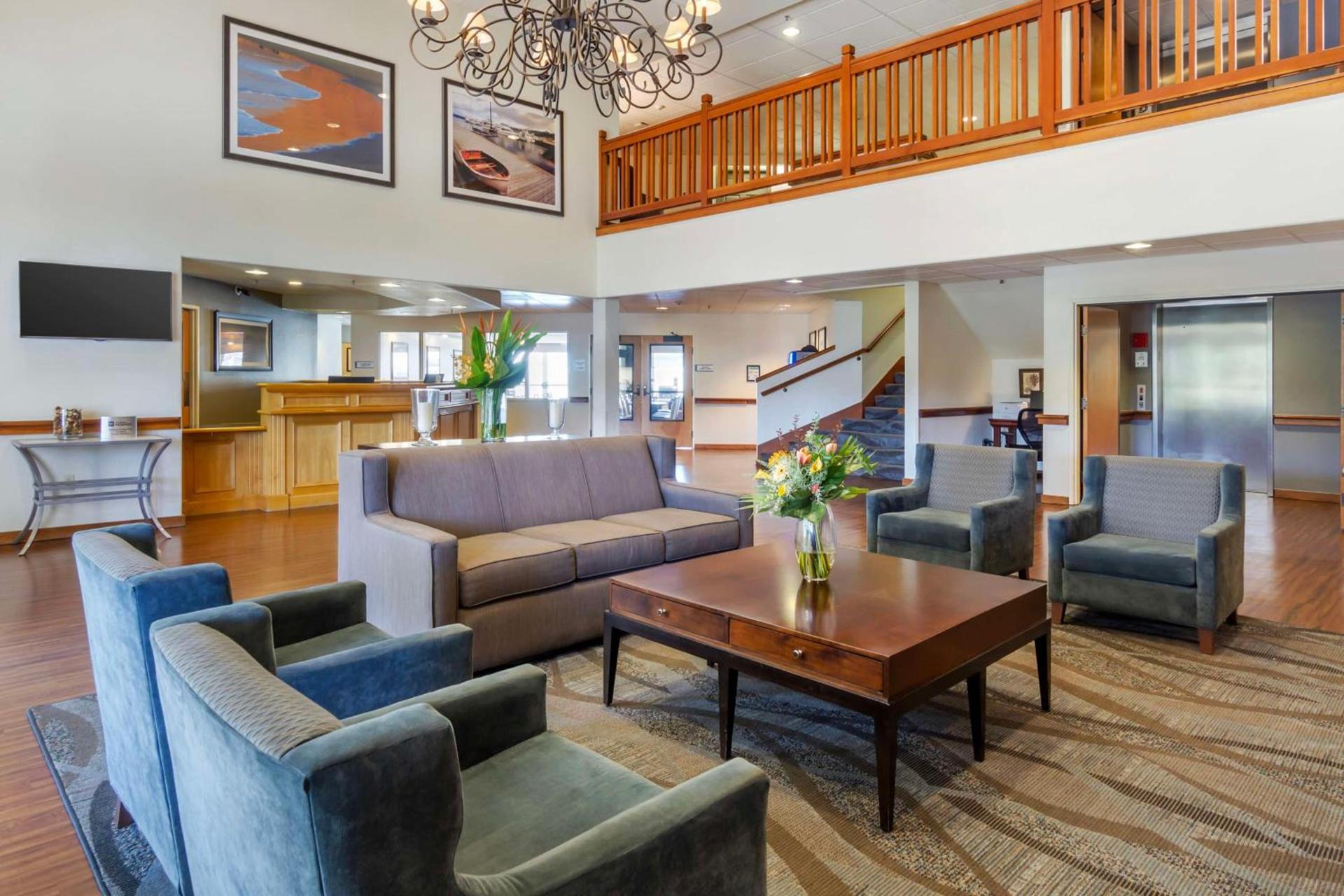 Best Western Plus Edmonds Harbor Inn photo 5