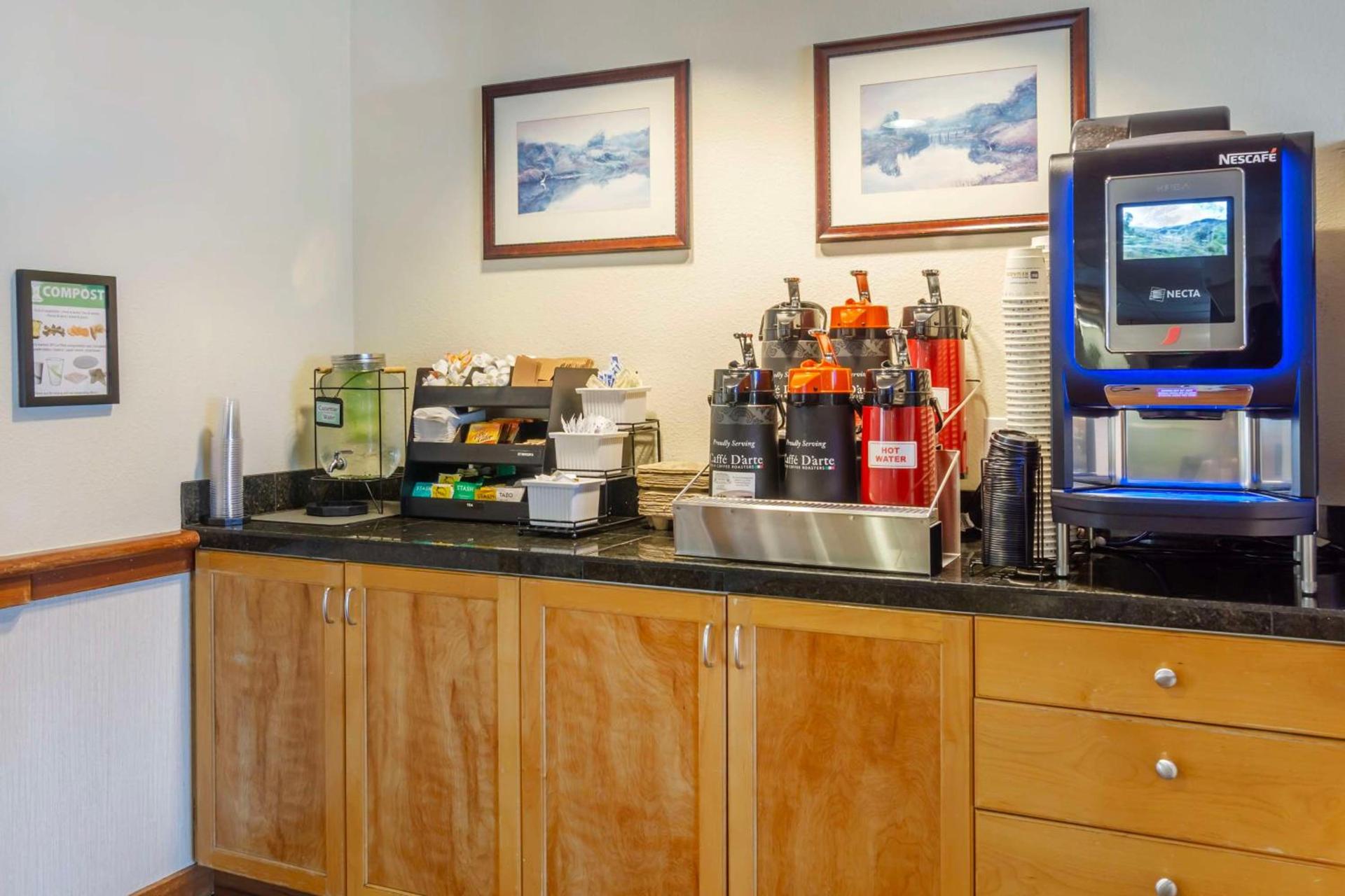 Best Western Plus Edmonds Harbor Inn photo 10