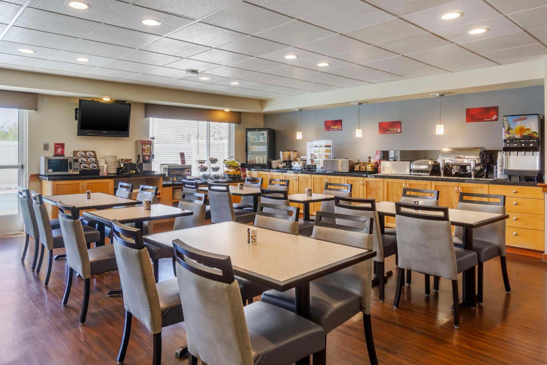 Best Western Plus Edmonds Harbor Inn photo 9