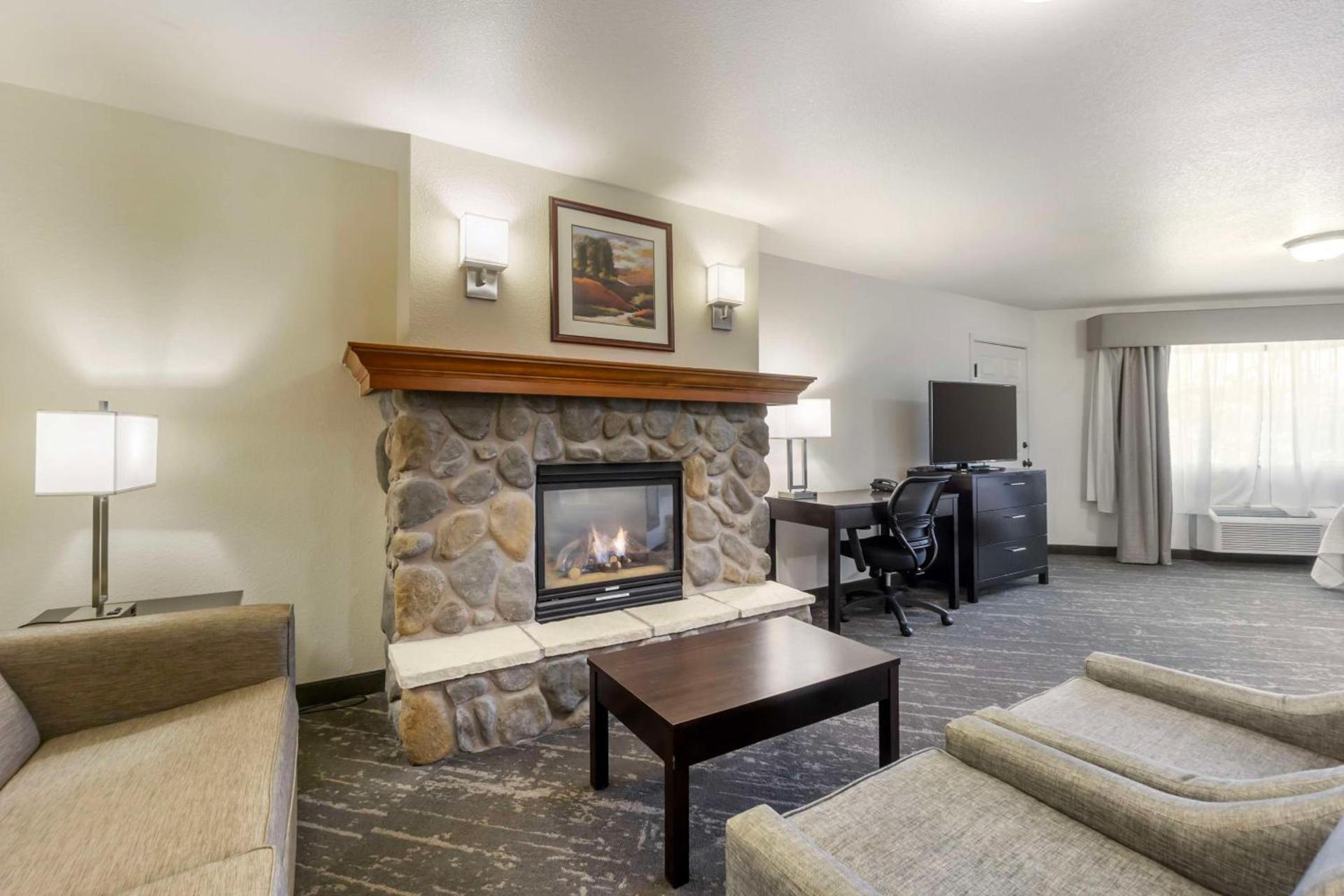 Best Western Plus Edmonds Harbor Inn photo 19