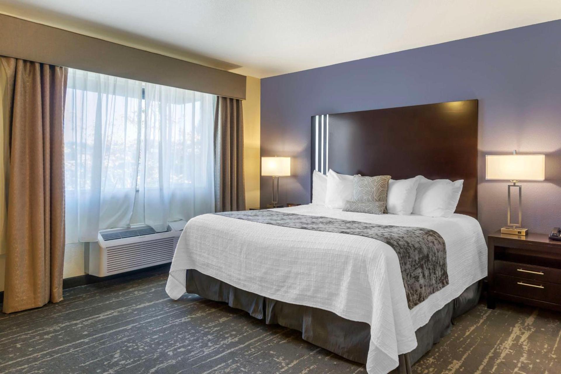 Best Western Plus Edmonds Harbor Inn photo 21