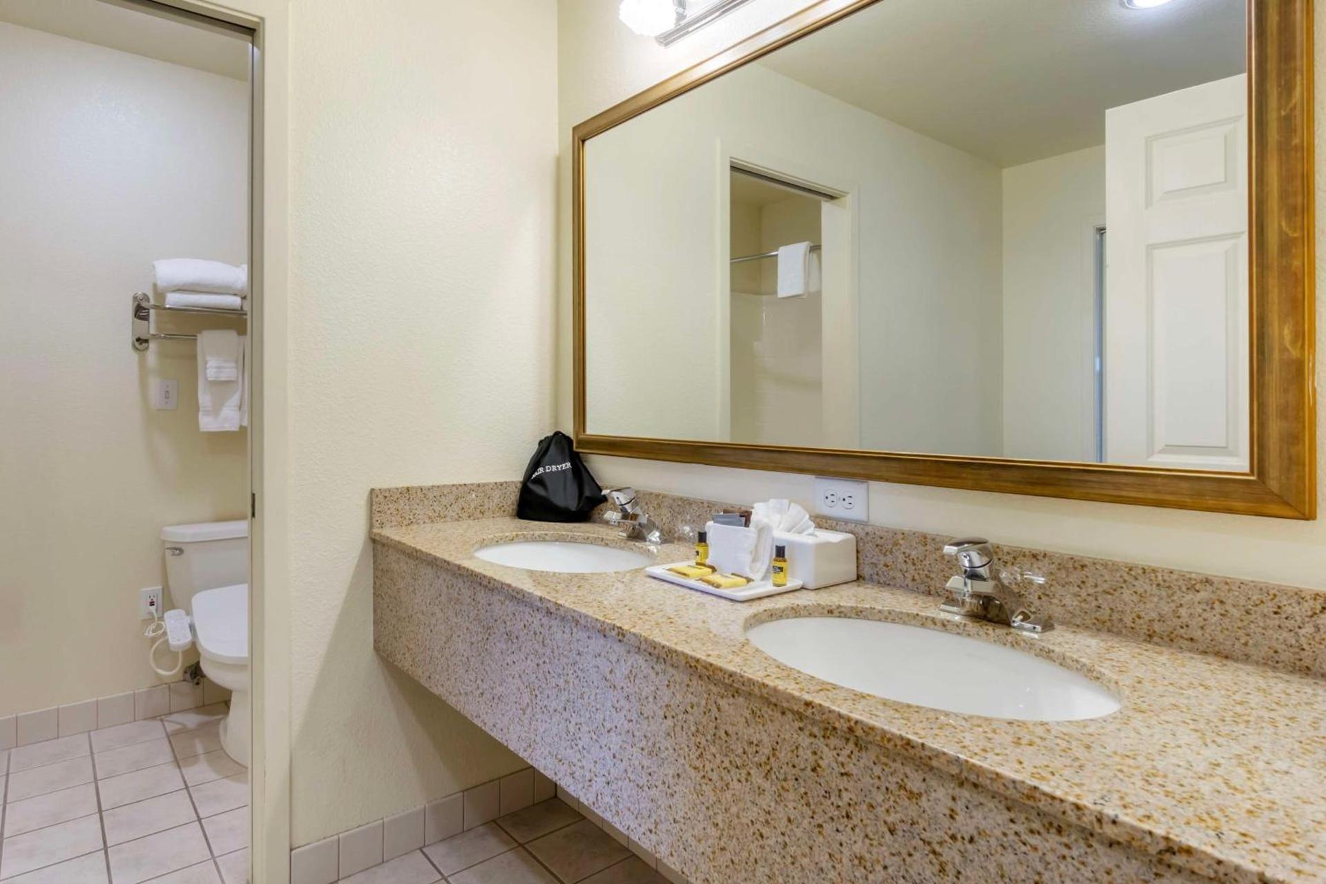 Best Western Plus Edmonds Harbor Inn photo 23