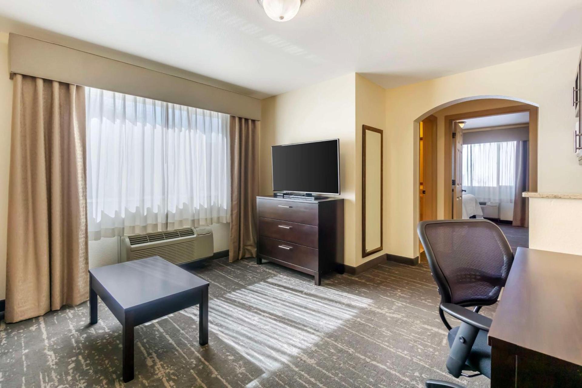 Best Western Plus Edmonds Harbor Inn photo 25