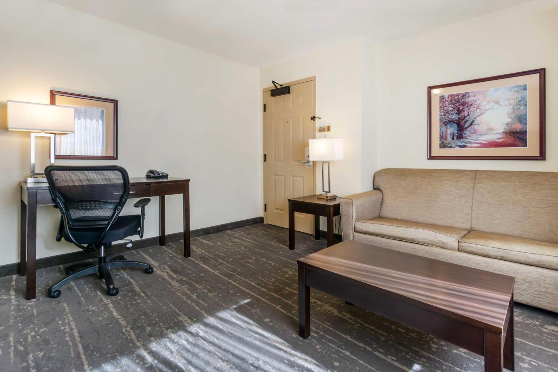 Best Western Plus Edmonds Harbor Inn photo 26