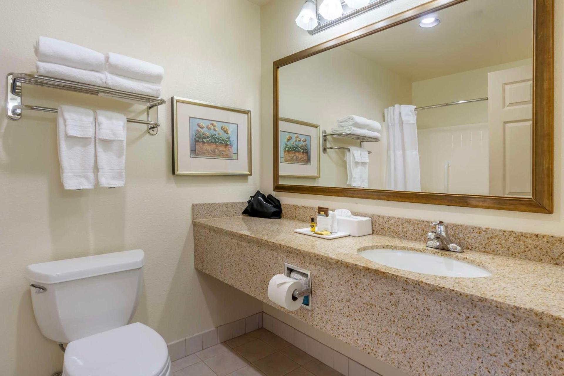 Best Western Plus Edmonds Harbor Inn photo 29