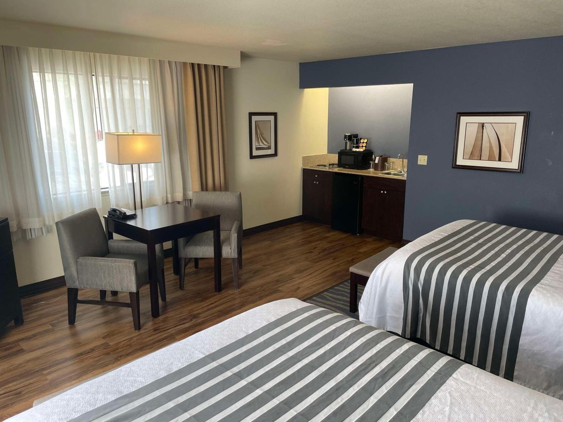 Best Western Plus Edmonds Harbor Inn photo 30