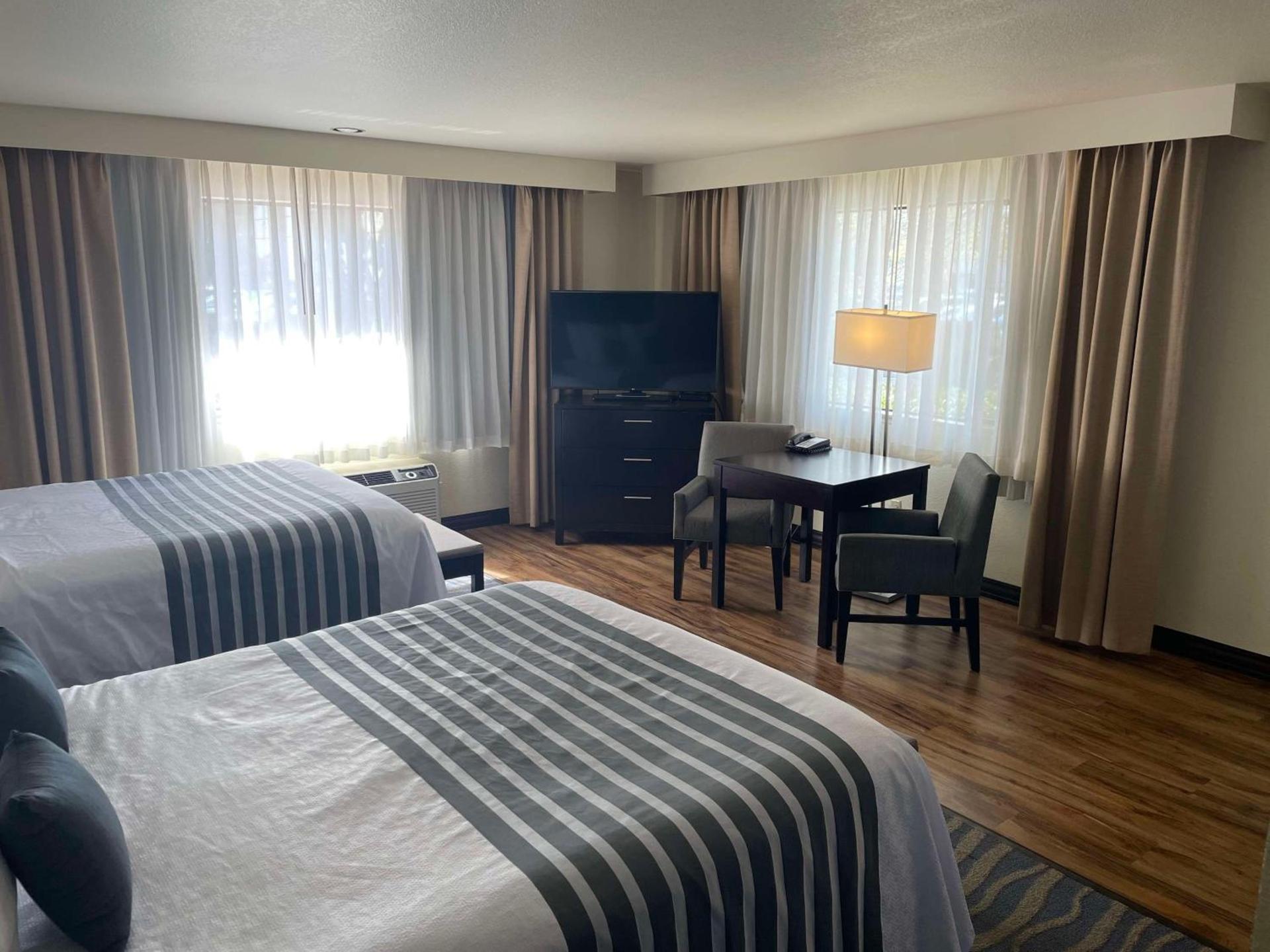 Best Western Plus Edmonds Harbor Inn photo 31