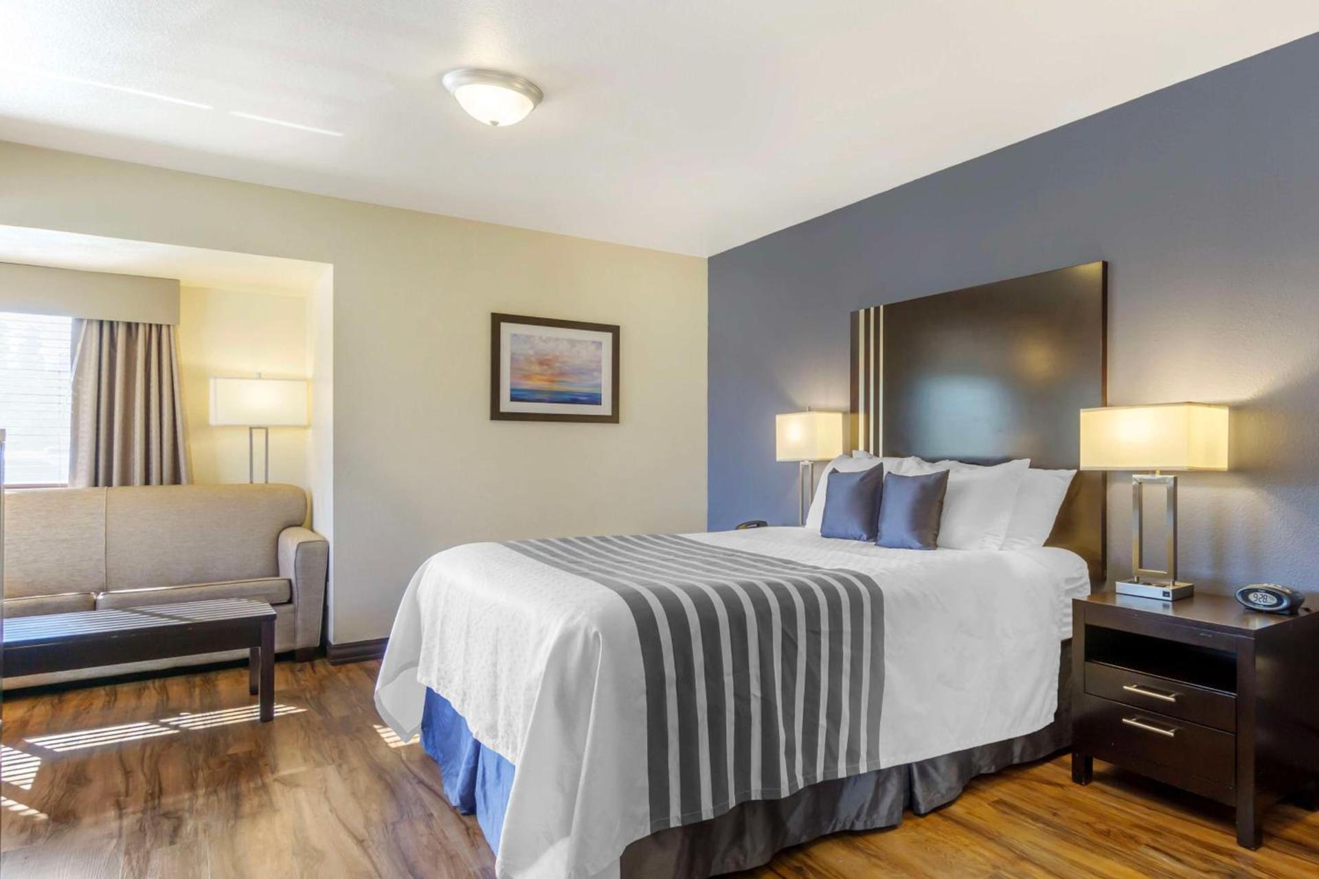 Best Western Plus Edmonds Harbor Inn photo 34