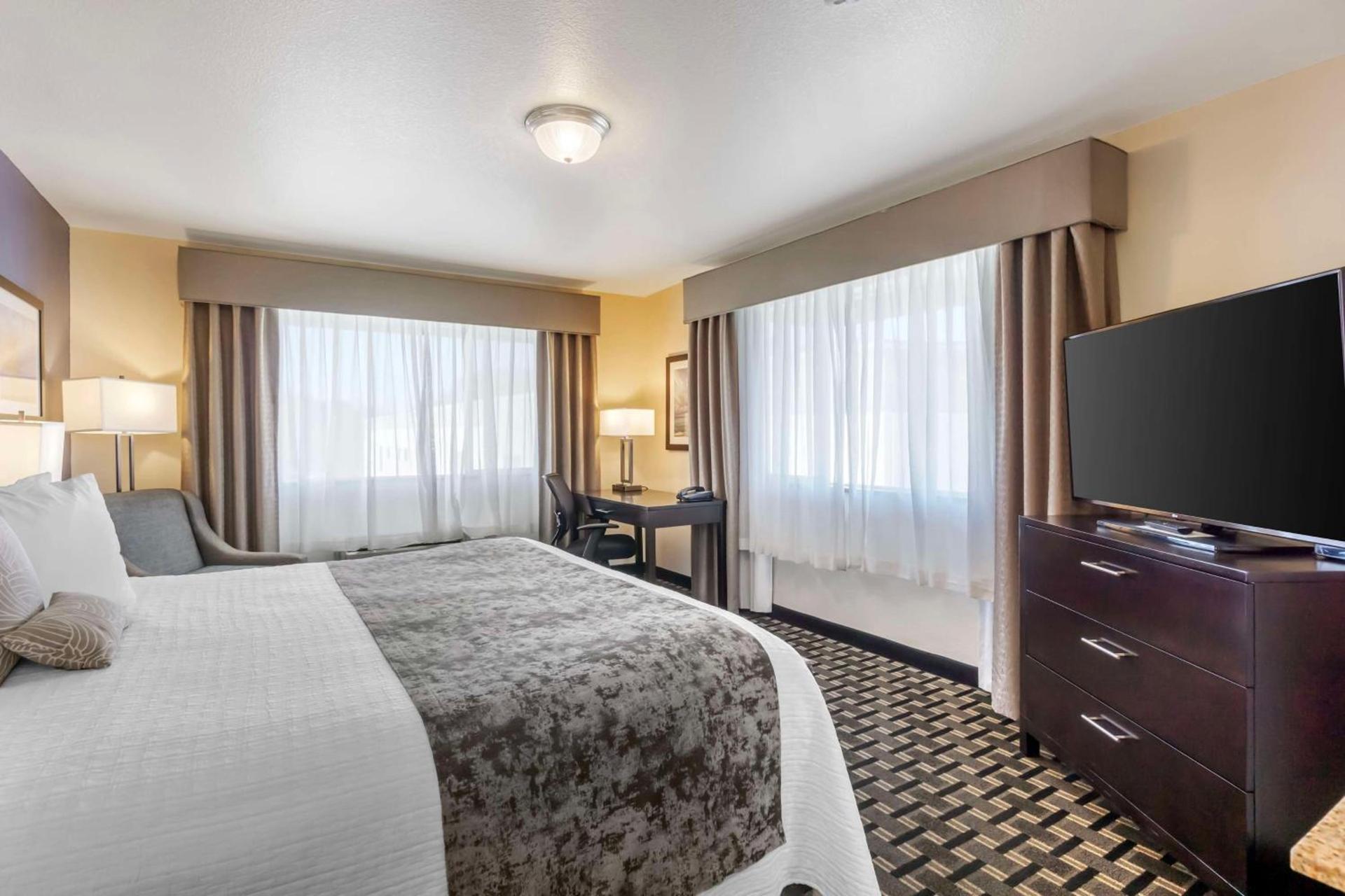 Best Western Plus Edmonds Harbor Inn photo 36
