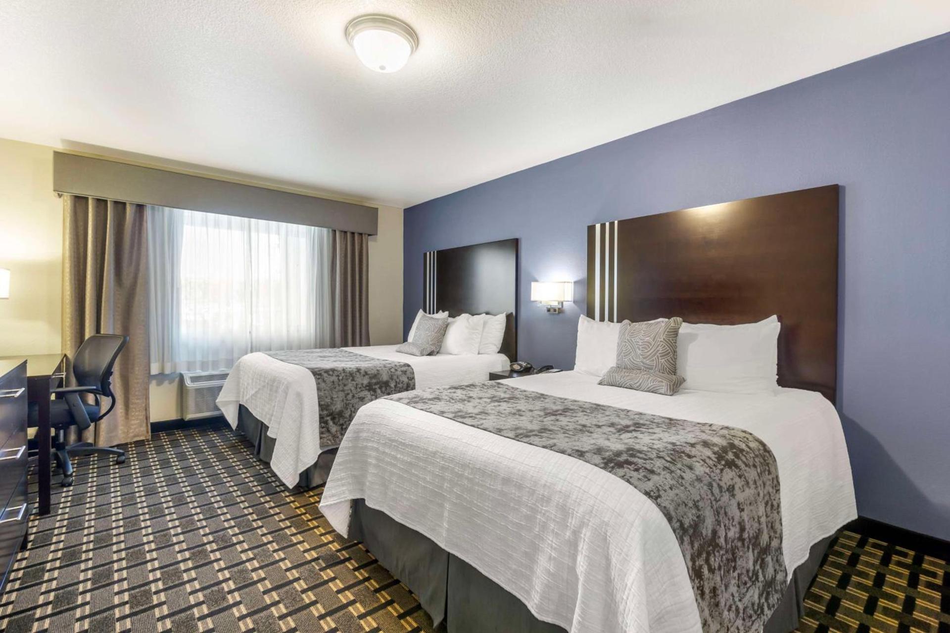 Best Western Plus Edmonds Harbor Inn photo 39
