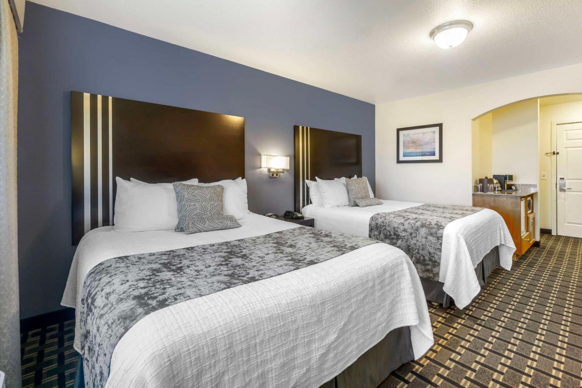 Best Western Plus Edmonds Harbor Inn photo 40