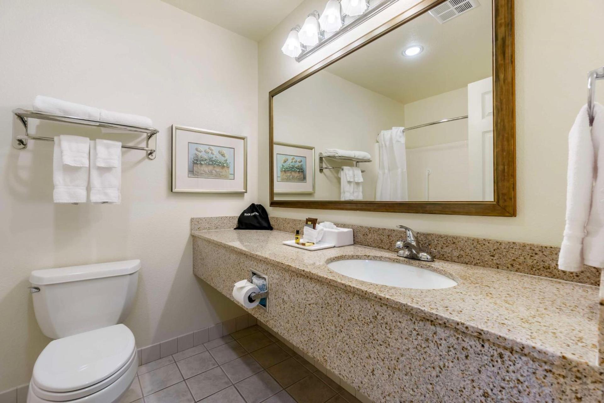 Best Western Plus Edmonds Harbor Inn photo 42