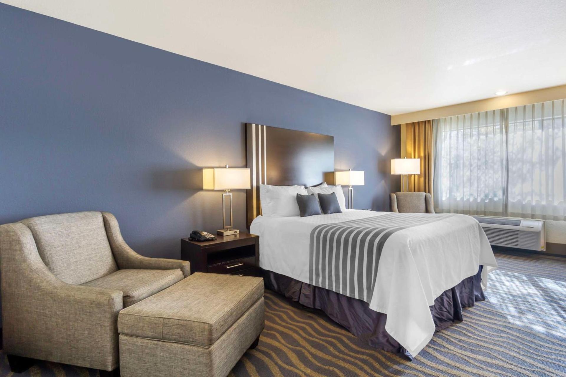 Best Western Plus Edmonds Harbor Inn photo 46
