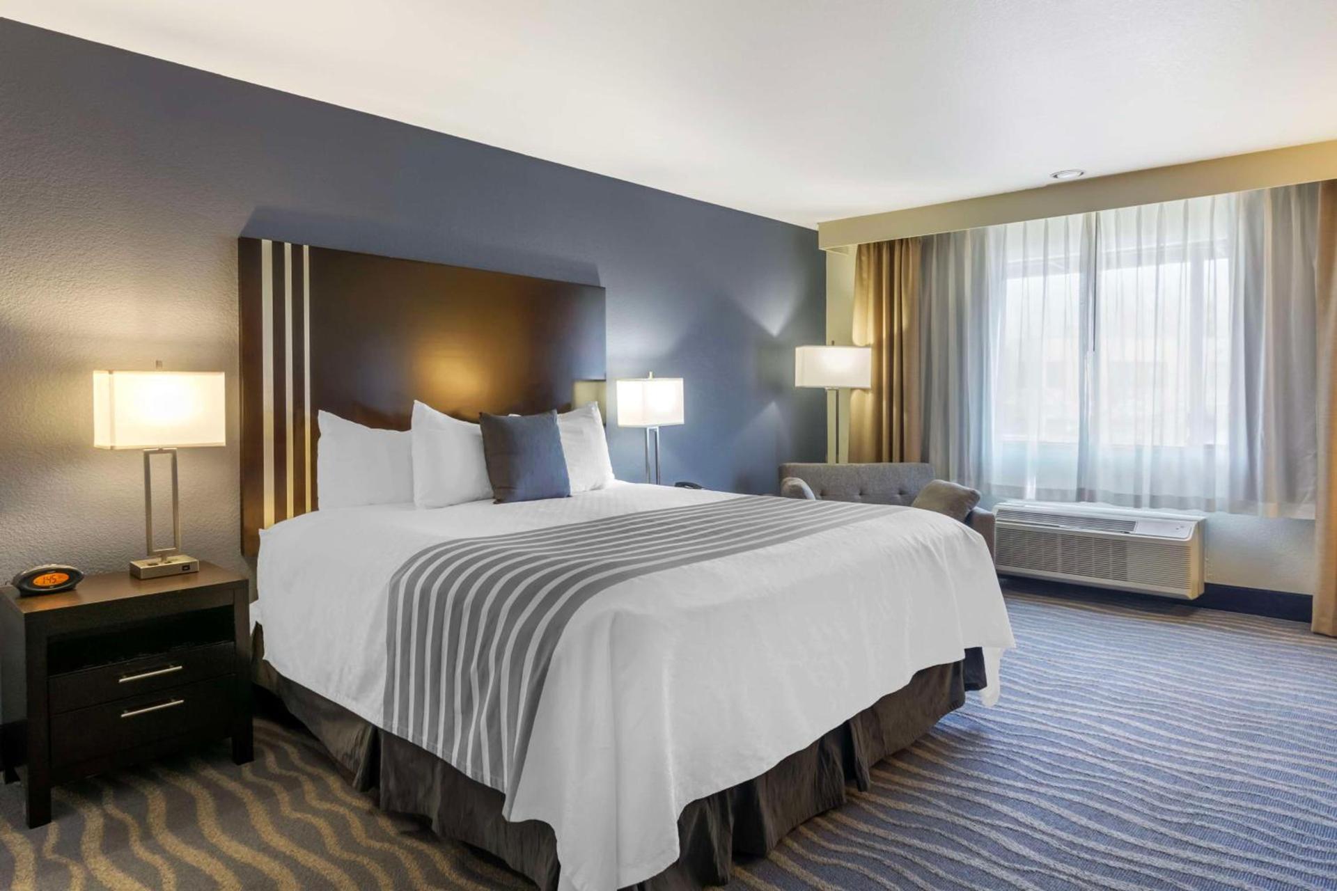 Best Western Plus Edmonds Harbor Inn photo 48