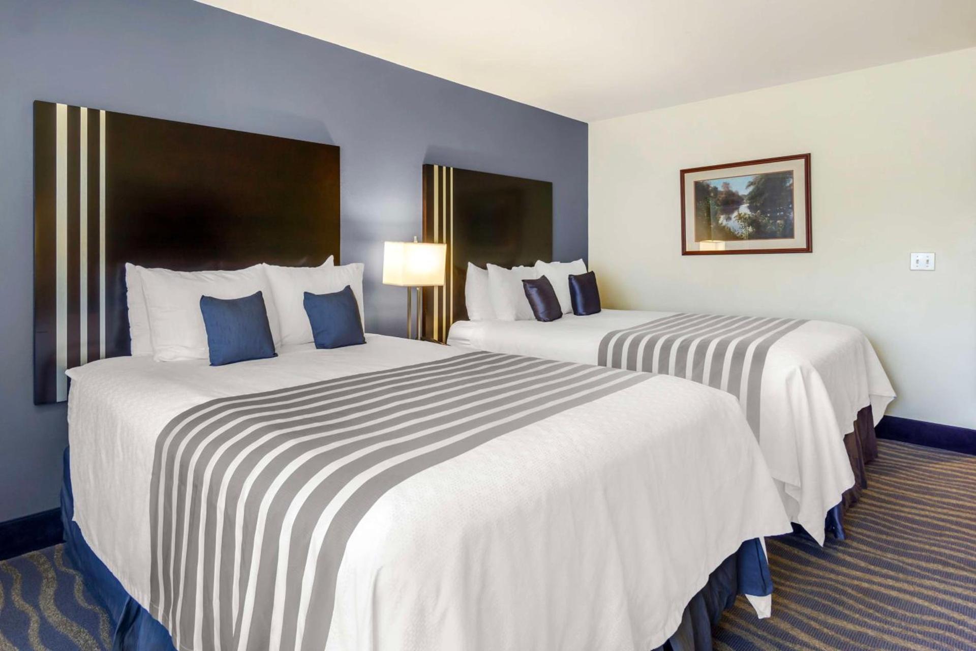 Best Western Plus Edmonds Harbor Inn photo 49