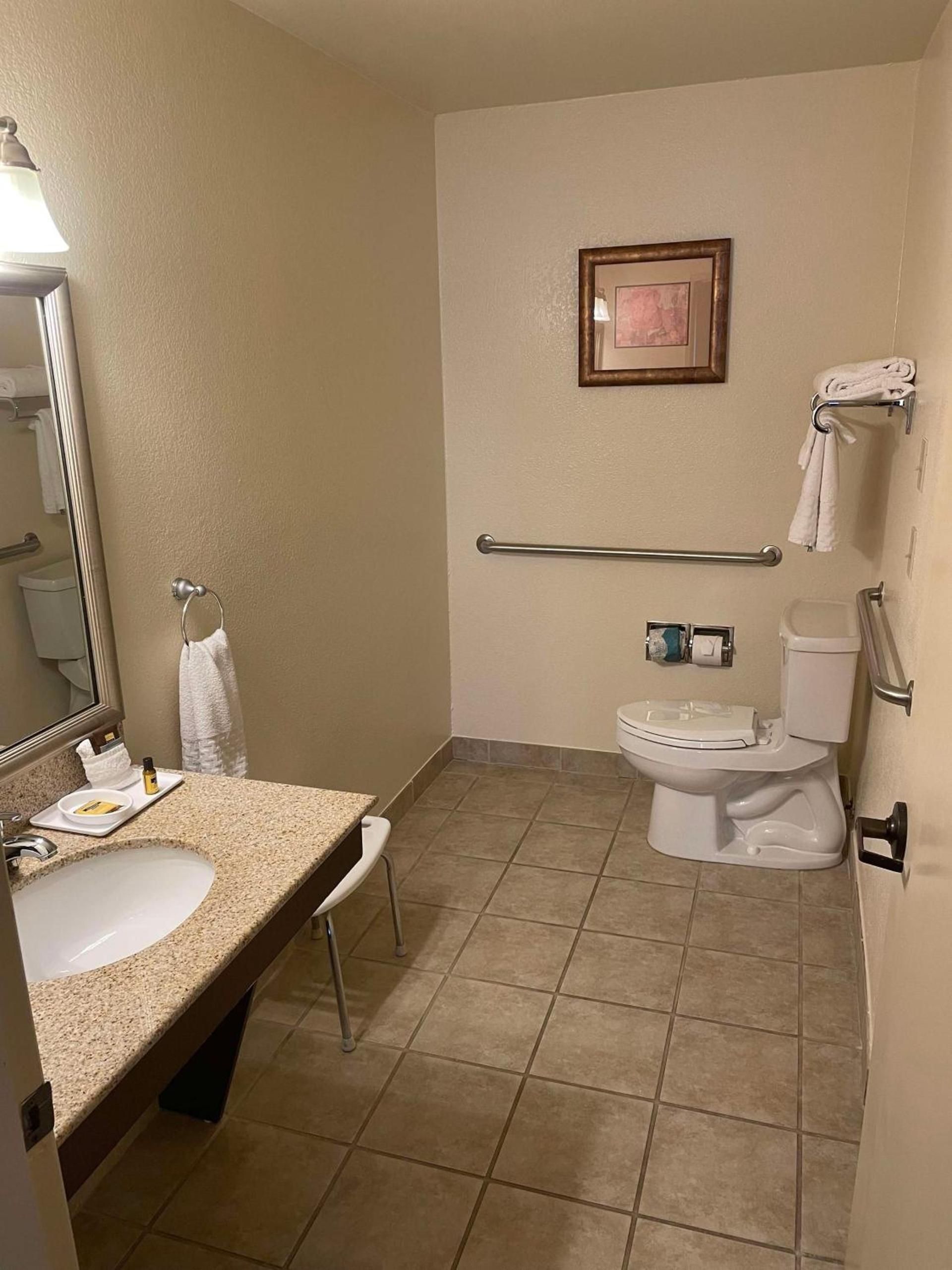 Best Western Plus Edmonds Harbor Inn photo 55