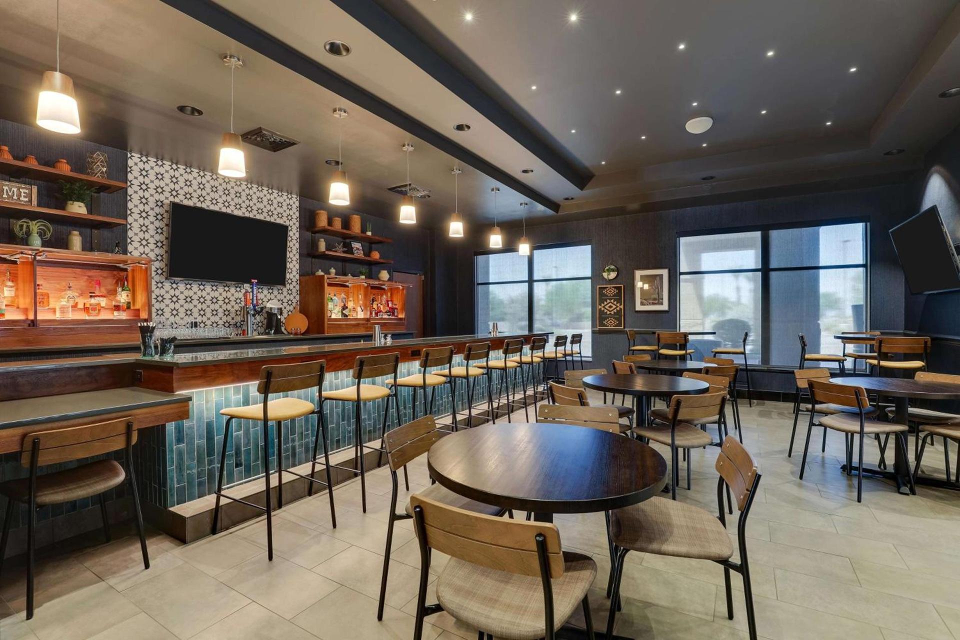 Drury Inn & Suites Phoenix Chandler Fashion Center photo 16