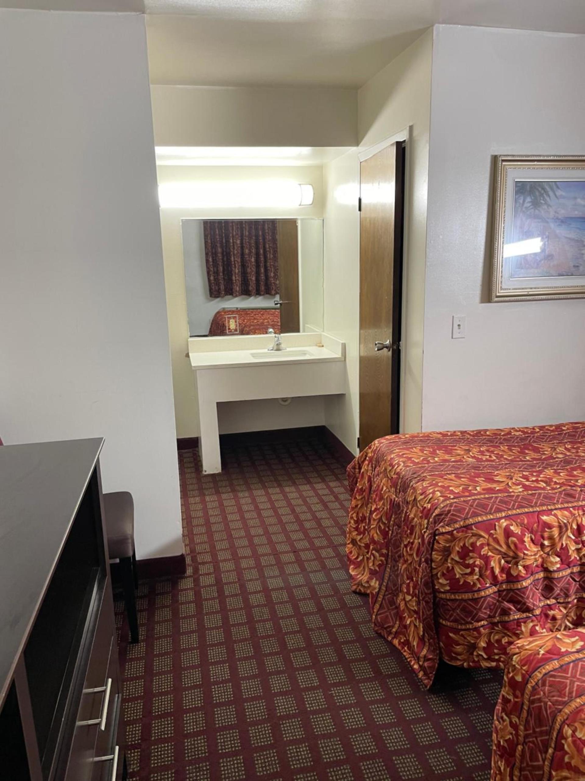 Budget Inn - Elizabeth, NJ photo 9