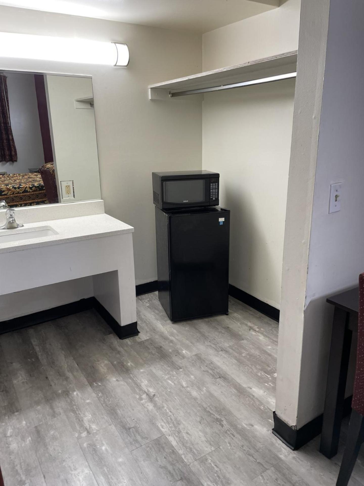 Budget Inn - Elizabeth, NJ photo 12