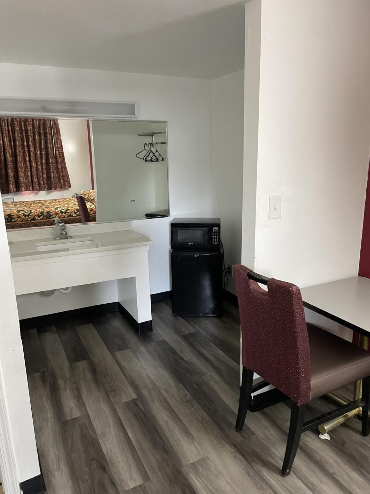 Budget Inn - Elizabeth, NJ photo 13