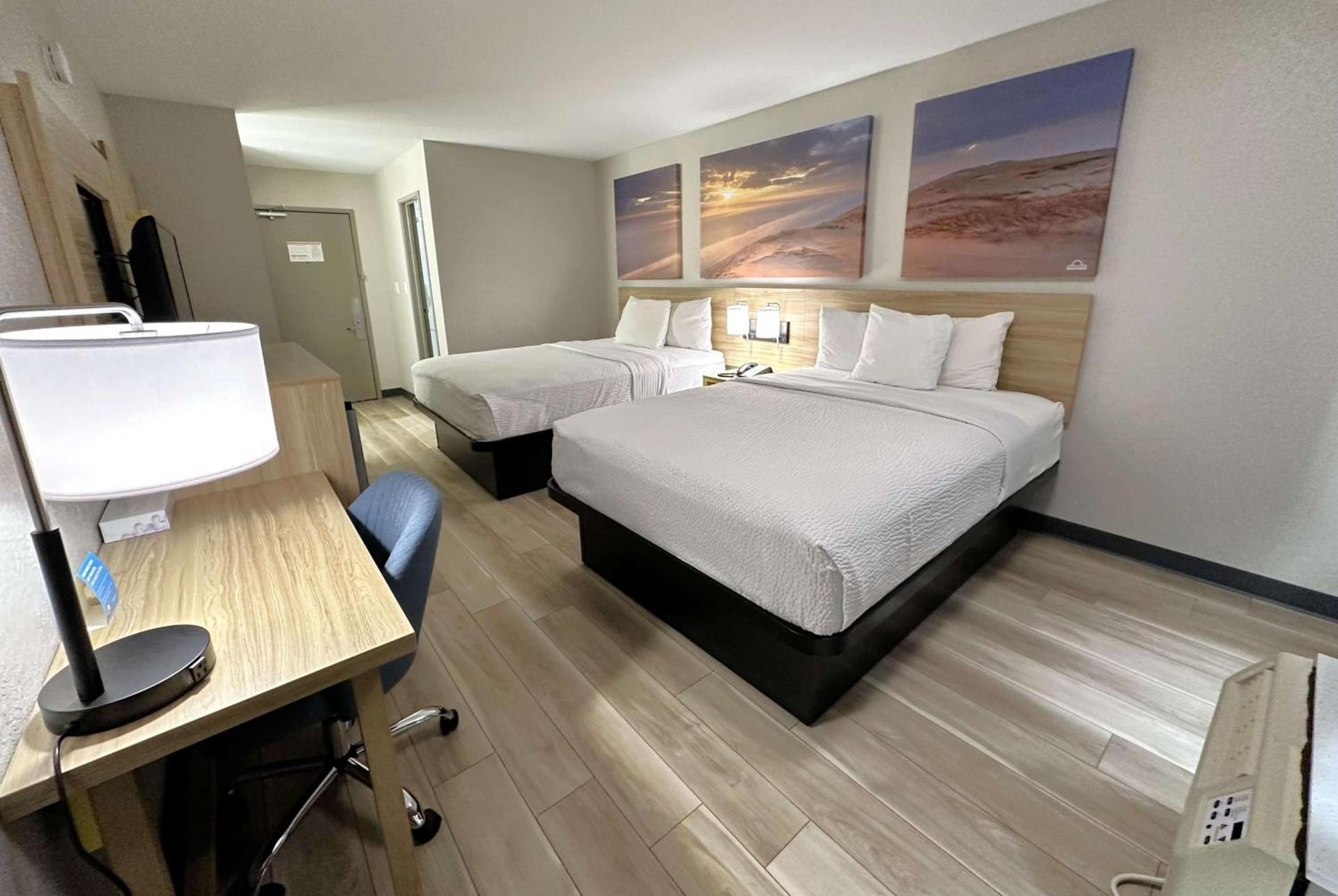 Days Inn by Wyndham Holland photo 3