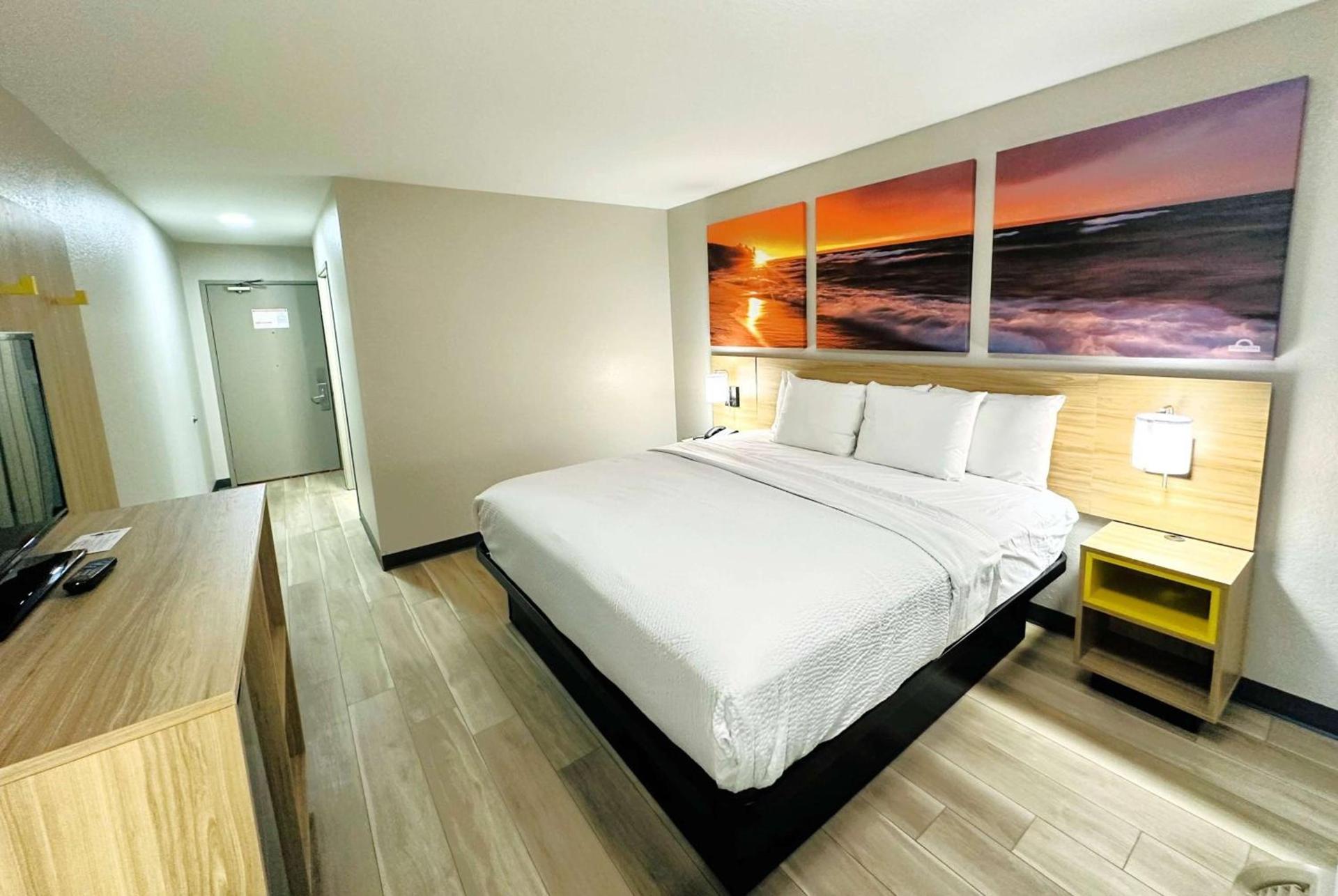 Days Inn by Wyndham Holland photo 7