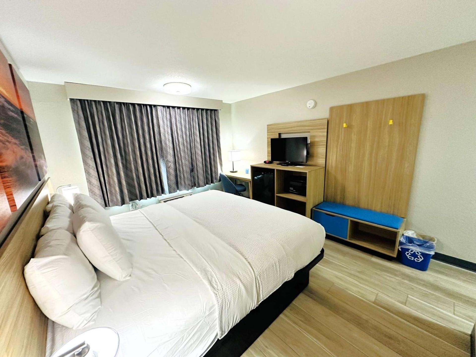 Days Inn by Wyndham Holland photo 9
